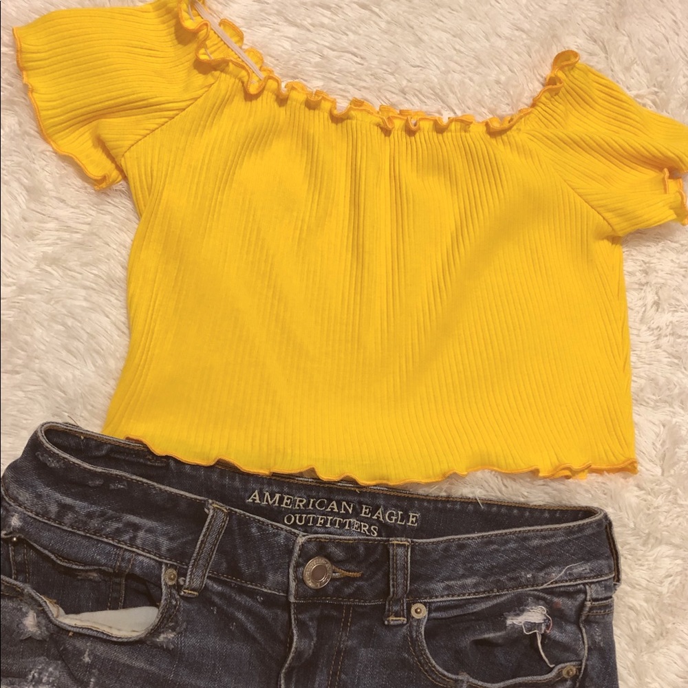 Super cute yellow summer crop top